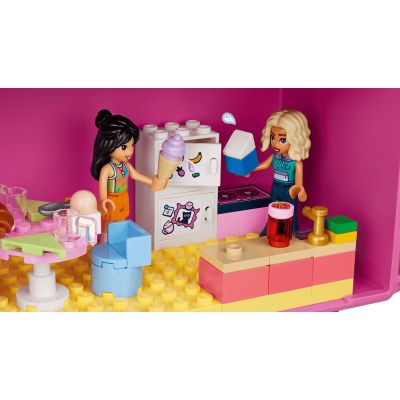 15. LEGO Friends 42697 – Kreativkoffer mit Puppenhaus
