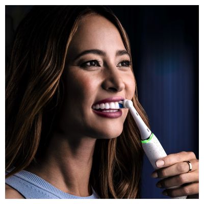 22. Oral-B iO Series 10 Stardust White Zahnbürste