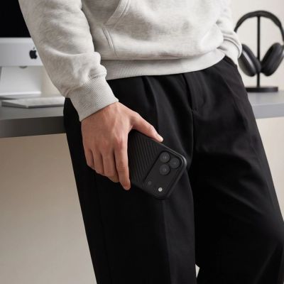6. Tech-Protect MagCam MagSafe Carbon Hülle für iPhone 18 Pro / 17 Pro – Schwarz