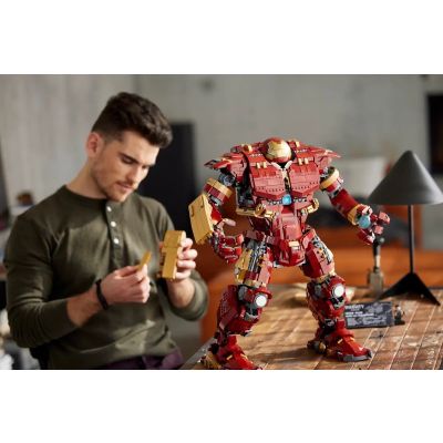 9. LEGO Hulkbuster MARVEL 76210