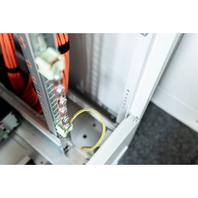 8. Digitus Equipotentialschiene für 19-Zoll-Schränke