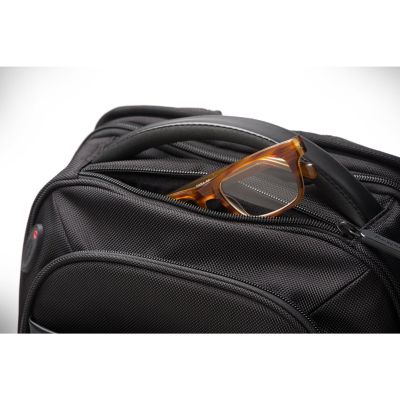 9. Kensington Contour 2.0 Pro Rucksack für 17"-Laptop