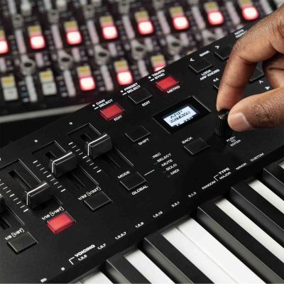 5. M-AUDIO Oxygen PRO 49 - Keyboard-Controller