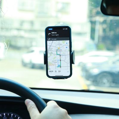 8. Joyroom Autotelefonhalter mit ausziehbarem Teleskoparm für Armaturenbrett und Windschutzscheibe schwarz (JR-ZS259)