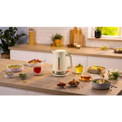 9. Bosch MyMoment TWK4M227 Wasserkocher (2400W; Creme)