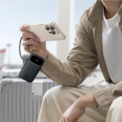 6. Baseus EnerFill FC31 20000 mAh 22,5 W Powerbank mit Digitalanzeige und 2 integrierten Kabeln (USB-C + Lightning) - Schwarz