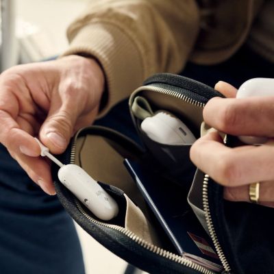 9. Twelve South AirFly Pro 2 - Bluetooth-Adapter mit 3,5-mm-Klinkenanschluss, kompatibel mit AirPods und anderen Bluetooth-Kopfhörern, bis zu 2 Kopfhörerpaare gleichzeitig und mit AUX IN (weiß)