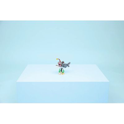 9. LEGO CREATOR 3-IN-1 31381 Bedrohlicher Hai und Schatztruhe