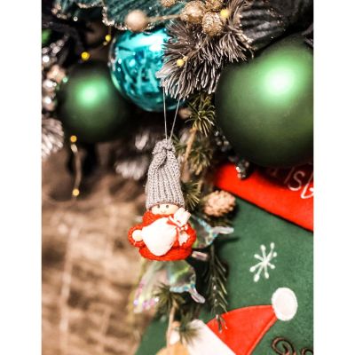 20. Dekorative Puppe mit Tasche, rotes Mädchen, 7,5 cm