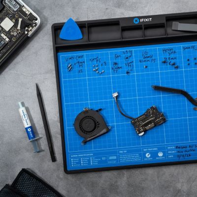 4. iFixit FixMat Magnetmatte mit Marker 25x30cm