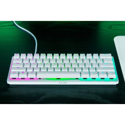 4. Razer RZ03-04990100-R3M1 Gaming-Tastatur USB QWERTY UK International Weiß