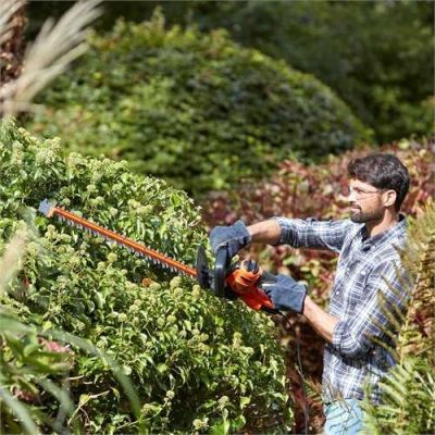 14. Elektrische Gartenschere 55 cm BEHTS401 BLACK+DECKER