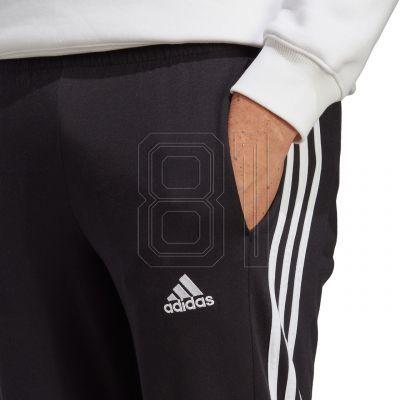 6. adidas Essentials Single Jersey Tapered Open Hem 3-Streifen M IC0044