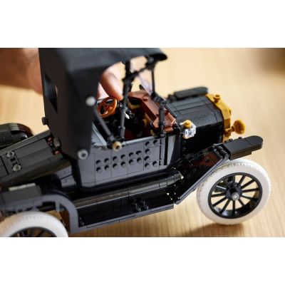 31. LEGO Icons 11376 - Ford Modell T