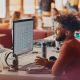 249. POLY Voyager Focus 2 Microsoft Teams-zertifiziertes USB-CC-Headset + USB-C/A-Adapter + Ladeschale
