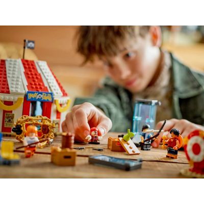 20. LEGO One Piece 75637 Zirkuszelt für Clownsbuggy