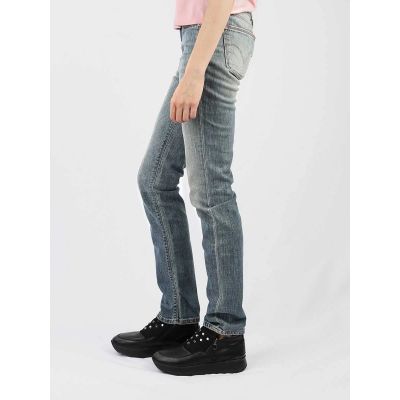 3. Levi's W 10571-0045 Jeans
