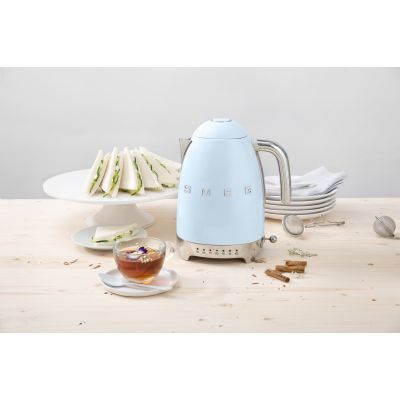 9. Smeg KLF04PBEU Wasserkocher 1,7 l 2400 W Blau