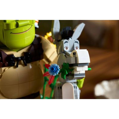 8. LEGO Icons 72423 – Shrek, Esel & Der gestiefelte Kater