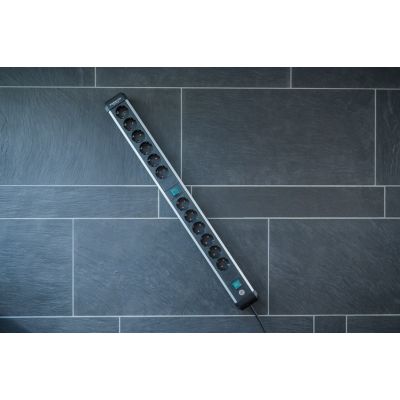 8. Steckdosenleiste mit Schalter Silber-Schwarz Schutzkontakt 1 Stück.