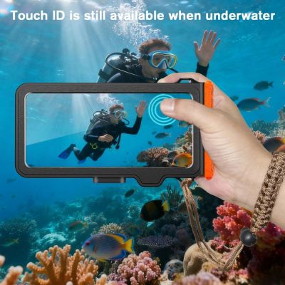 7. Tech-Protect IPX8 Pro wasserdichte Handyhülle – Orange und Schwarz