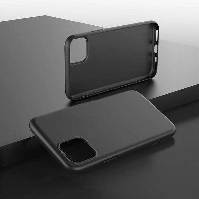 3. Flexible Gel-Hülle für iPhone 15 Pro Soft Case – Schwarz