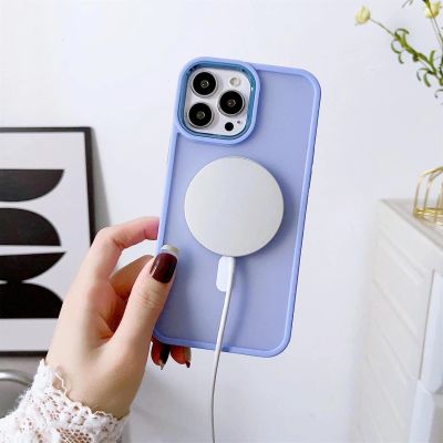 5. Magnetische, farbmatte Hülle für iPhone 15 Pro Max – Schwarz