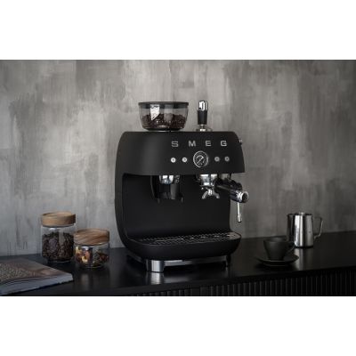 19. Smeg EGF03BLMEU Kaffeemaschine, manuelle Espressomaschine, 2,4 l