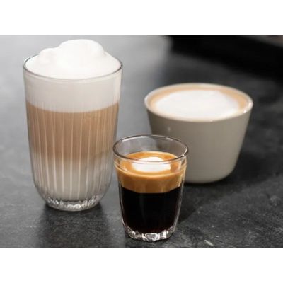 15. Siemens TP715R07 EQ700 Espressomaschine (schwarz; 19 bar)