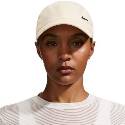 4. Nike Dri-FIT Club Cap Creme FB5372 115