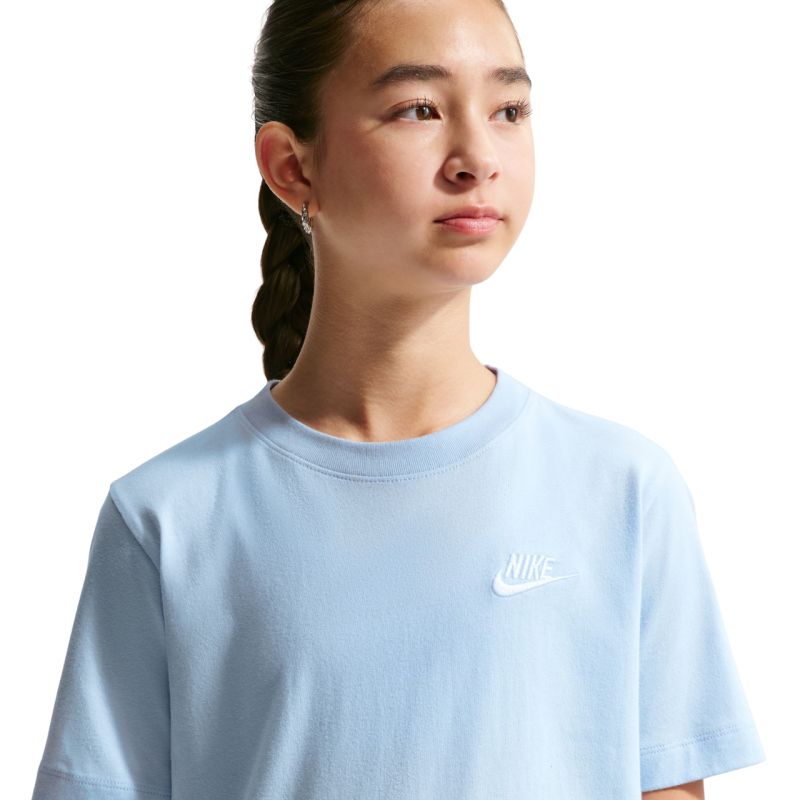 6. Nike Sportswear Kinder-T-Shirt Hellblau FZ5177 407