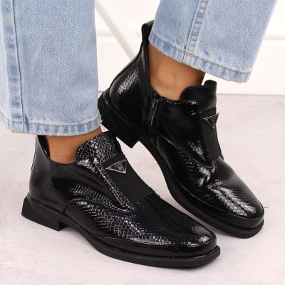 11. Damen-Lackleder-Stiefeletten in Kroko-Optik mit Zierelement, schwarz, Filippo DBT6425