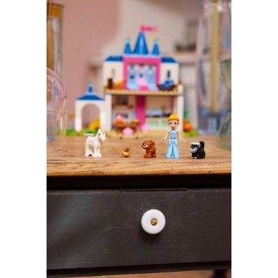 11. LEGO Disney 43283 – Cinderellas Schloss und ihre tierischen Freunde