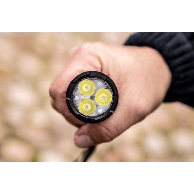 7. Wiederaufladbare USB-Taschenlampe mit 3300 lm und OSRAM P9 LED