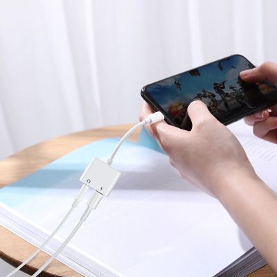 7. Joyroom S-Y104 Kopfhöreradapter Lightning - Lightning / Mini jack 3,5mm - weiß