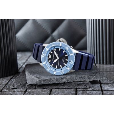 6. EMPORIO ARMANI World Explorer Solar AR11785 Herrenuhr + Box