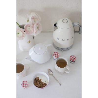 44. SMEG KLF04CREU Wasserkocher Creme
