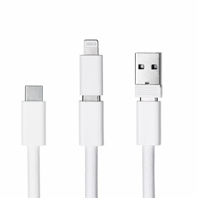 6. Activejet 3-in-1-Lanyard (weiß) mit Ladekabel. Erhältlich mit verschiedenen Anschlüssen: USB-C, Lightning-Adapter, USB-A.
