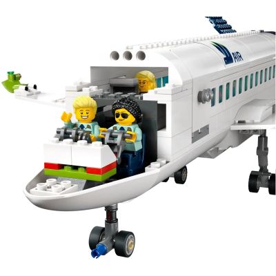 6. LEGO City 60367 Passagierflugzeug
