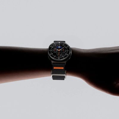 13. Spigen DuraPro Flex Armband für Samsung Galaxy Watch 40/44/46 mm - Schwarz