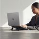 7. Spigen SlimFold LD201-S6 Laptopständer – Grau