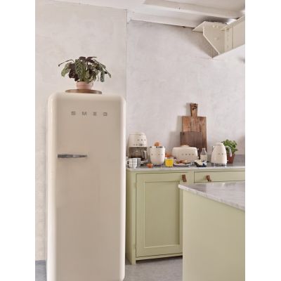 17. Smeg KLF03CREU Wasserkocher 1,7 l 2400 W Creme