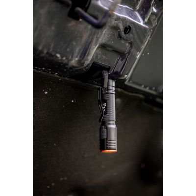 3. Wiederaufladbare USB-C-Taschenlampe mit 2000 lm und chinesischer LED-Beleuchtung