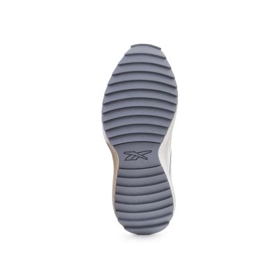 7. Reebok Classic Leather SP Extra HQ7189 Weiß