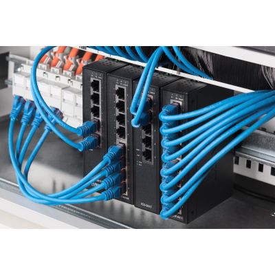 11. Digitus DIN-Schienenpanel für 482,6 mm (19") Rackmontage, 3 HE