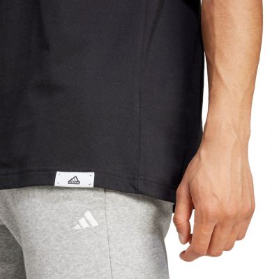 6. adidas Tech Linear Graphic T-Shirt M IW2651