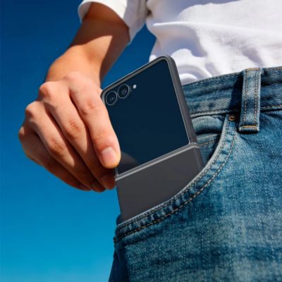 6. Spigen Nano Pop MagSafe Hülle für Samsung Galaxy Z Flip 8 – Schwarz und Grau