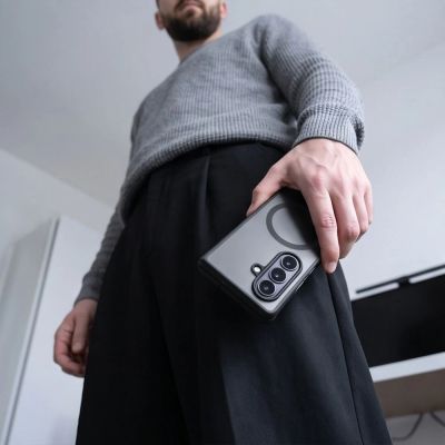 5. Tech-Protect MagPeak MagSafe Hülle für Samsung Galaxy Z Fold 8 Ultra – Mattschwarz