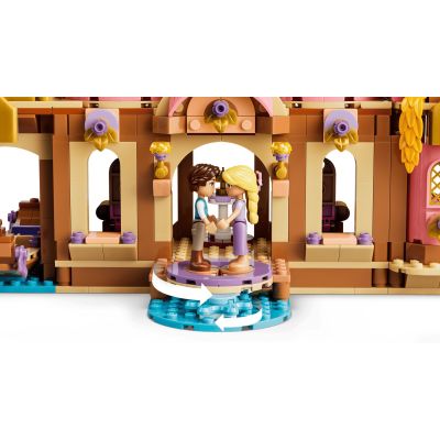 5. LEGO Disney 43297 – Rapunzels Schloss