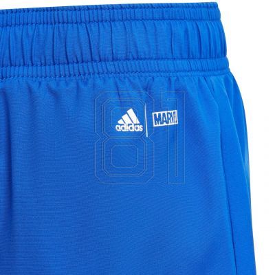4. adidas x Marvel's Avengers Jr Badeshorts IT8616